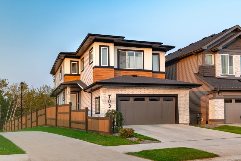 Walking trails in Kinglet by Big Lake